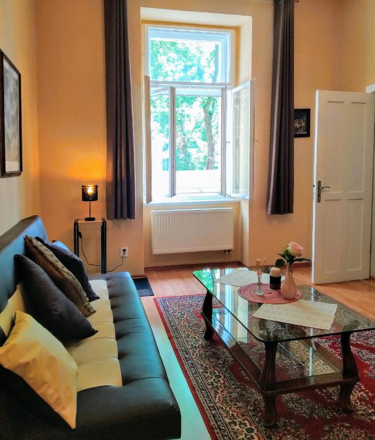 Apartment Sense Of Zizkov Прага Екстер'єр фото